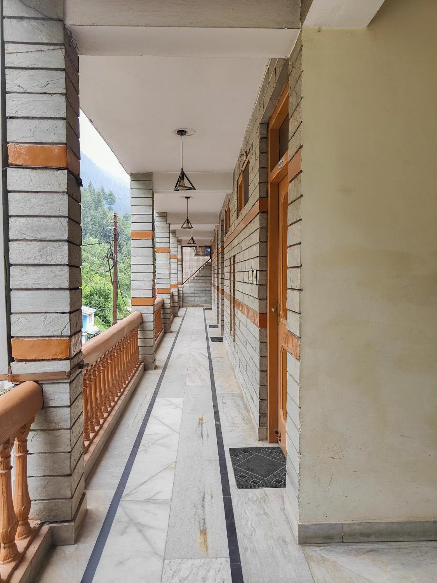 Hotel Arohi Vashist Екстер'єр фото